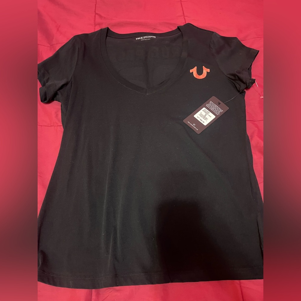 True Religion shirt, pretty with bronze symbolism. Comfort brand new